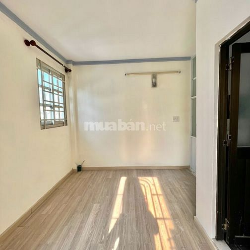 Nhà  nhỏ 55/ Nguyễn Văn Công 2 lầu 2PN sổ hồng riêng