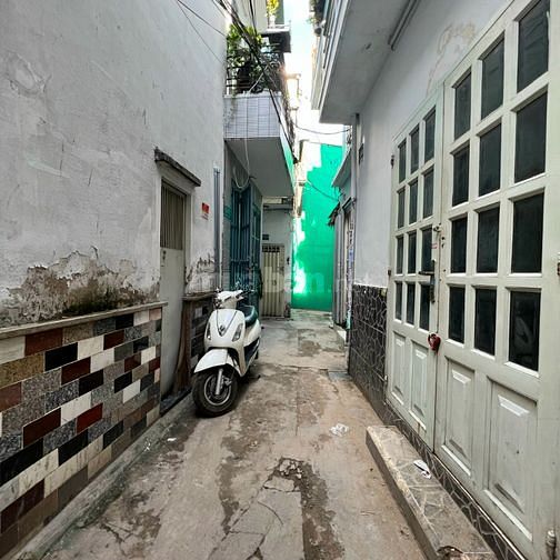 Nhà  nhỏ 55/ Nguyễn Văn Công 2 lầu 2PN sổ hồng riêng