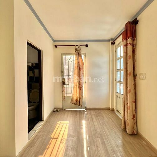 Nhà  nhỏ 55/ Nguyễn Văn Công 2 lầu 2PN sổ hồng riêng