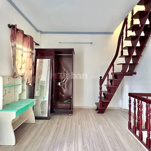 Nhà  nhỏ 55/ Nguyễn Văn Công 2 lầu 2PN sổ hồng riêng