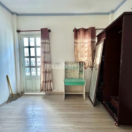 Nhà  nhỏ 55/ Nguyễn Văn Công 2 lầu 2PN sổ hồng riêng