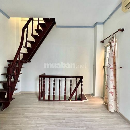 Nhà  nhỏ 55/ Nguyễn Văn Công 2 lầu 2PN sổ hồng riêng