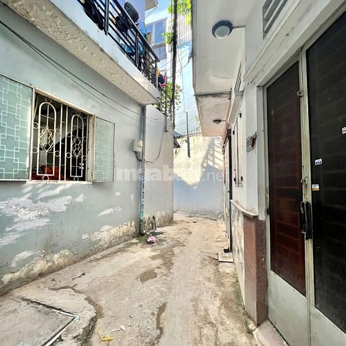 Nhà  nhỏ 55/ Nguyễn Văn Công 2 lầu 2PN sổ hồng riêng