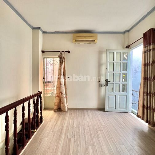 Nhà  nhỏ 55/ Nguyễn Văn Công 2 lầu 2PN sổ hồng riêng