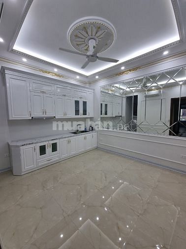  Bán nhà Phố Trần Quốc Hoàn, Cầu Giấy, Hà Nội.giá 16,5 tỷ