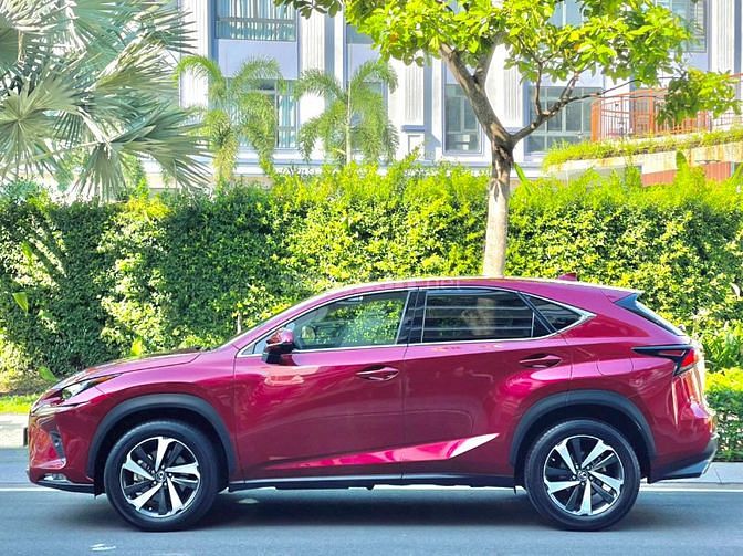 Bán xe 𝗟𝗘𝗫𝗨𝗦 𝐍𝐗300𝐓  • Sản xuất : 2019 • Odo : 29.000 kilomet
