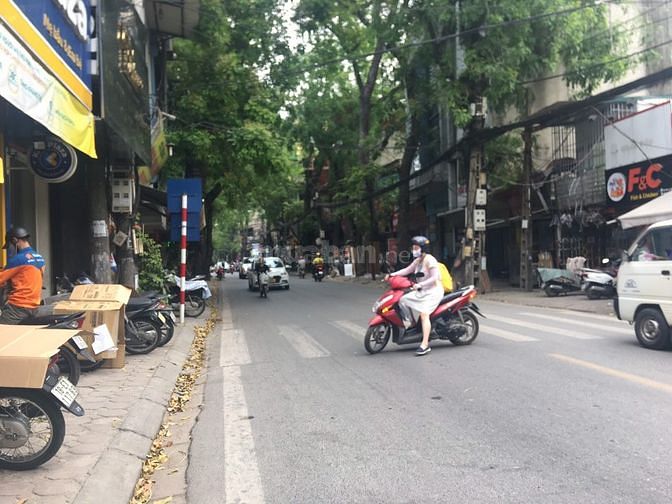 Chủ cần tiền bán gấp nhà mặt phố Đê La Thành, Ba Đình, 5,9 tỷ. Kinh do