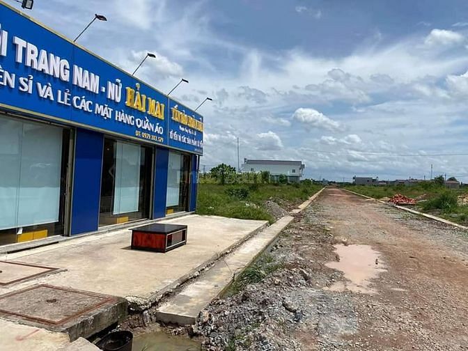 Bán lô đất 2 mặt tiền xây dựng kinh doanh được.