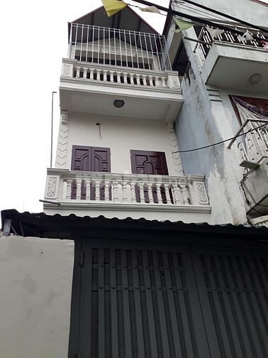 BÁN NHÀ BÁT KHỐI LONG BIÊN-45M2X3T-NGÕ THÔNG-Ô TÔ VÀO NHÀ-GIÁ 2,8 TỶ.