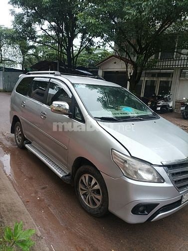 BÁN XE INNOVA 2009 G, VÔ ÍT ĐỒ CHƠI.