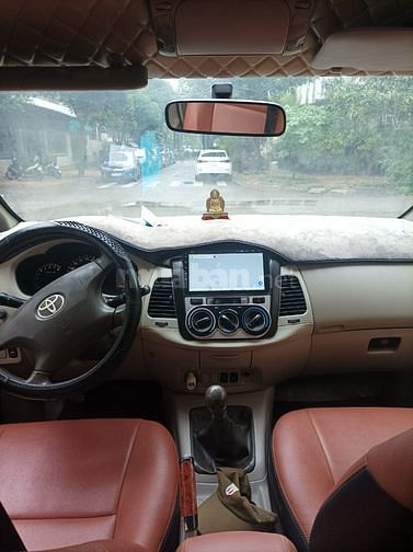 BÁN XE INNOVA 2009 G, VÔ ÍT ĐỒ CHƠI.