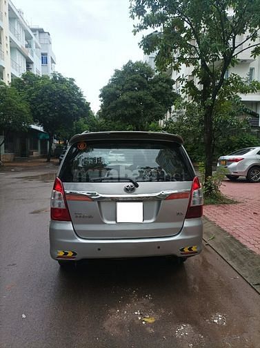 BÁN XE INNOVA 2009 G, VÔ ÍT ĐỒ CHƠI.