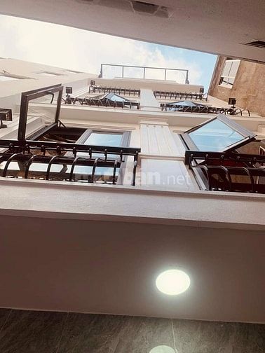 BÁN NHÀ QUẬN LONG BIÊN, THIẾT KẾ HIỆN ĐẠI 5 TẦNG.DT 40M2. 