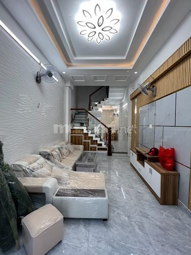Bán nhà phố sát Mt Quang Trung 3.3m x 13m,1 trệt 3 lầu đường thông 4m.