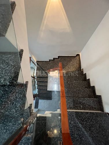 Bán nhà phố sát Mt Quang Trung 3.3m x 13m,1 trệt 3 lầu đường thông 4m.