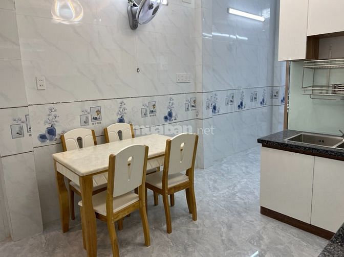 Bán nhà phố sát Mt Quang Trung 3.3m x 13m,1 trệt 3 lầu đường thông 4m.