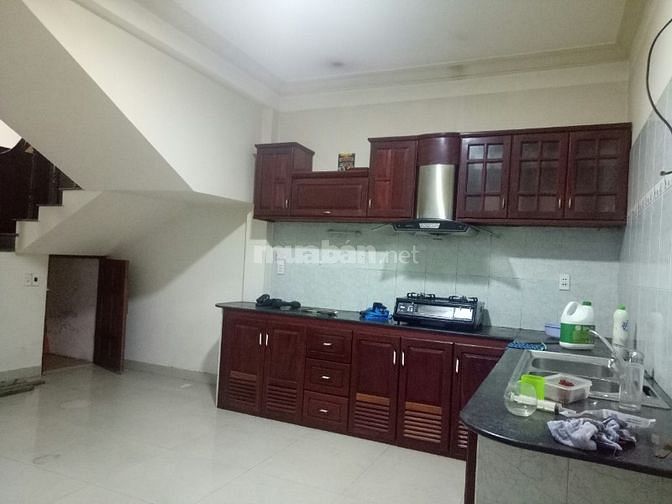 Nhà 3,5 tầng mặt tiền Huỳnh Tấn Phát – 17 tr/tháng 