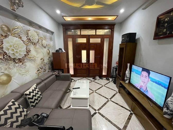 Bán nhà Mặt ngõ An Sơn giá 3.3 tỷ, 32m2, xây 5 tầng, ở được luôn.