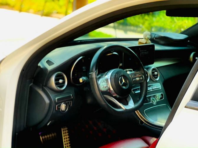 Mercedes_BenZ C300 AMG Model 2019 Trắng Đỏ 