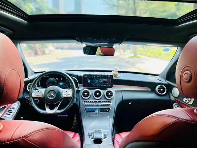 Mercedes_BenZ C300 AMG Model 2019 Trắng Đỏ 