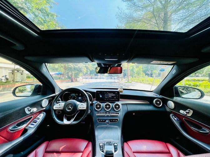 Mercedes_BenZ C300 AMG Model 2019 Trắng Đỏ 