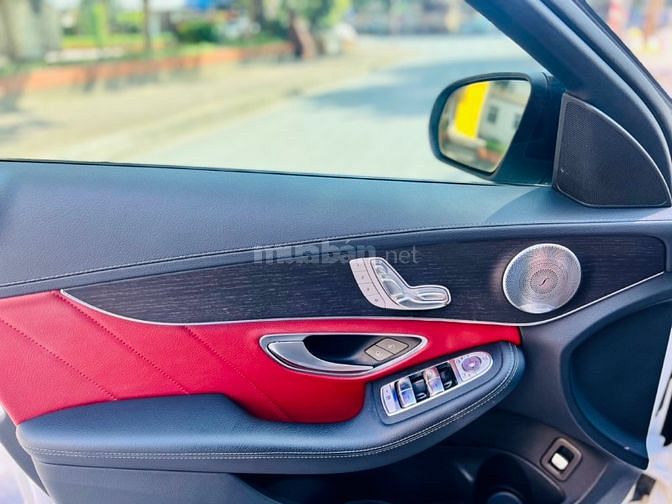 Mercedes_BenZ C300 AMG Model 2019 Trắng Đỏ 