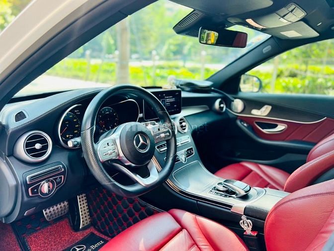 Mercedes_BenZ C300 AMG Model 2019 Trắng Đỏ 