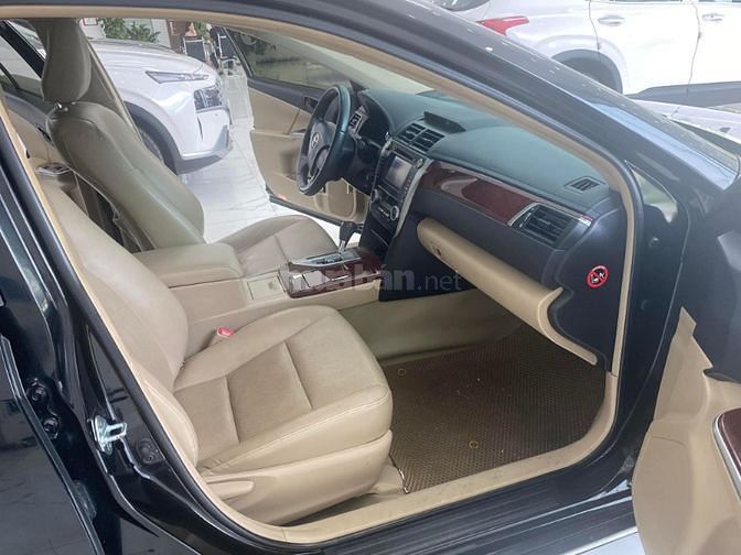 Bán Toyota Camry 2.0E, sản xuất và đăng ký cuối 2014, 1 chủ từ đầu.