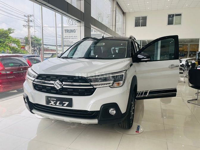 Suzuki XL7 2022 màu trắng giao ngay giảm khủng