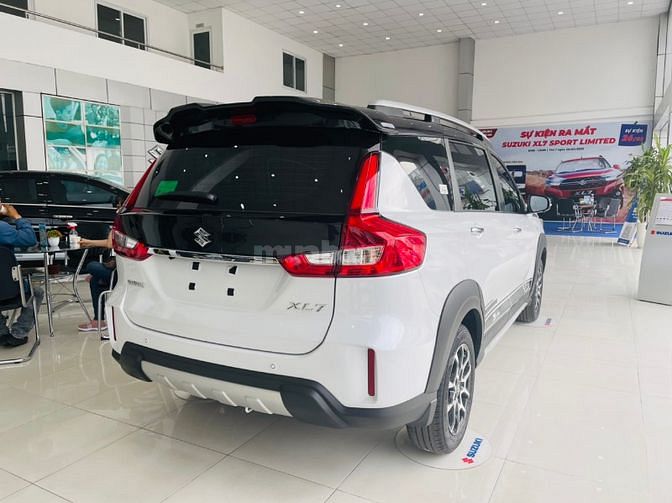 Suzuki XL7 2022 màu trắng giao ngay giảm khủng