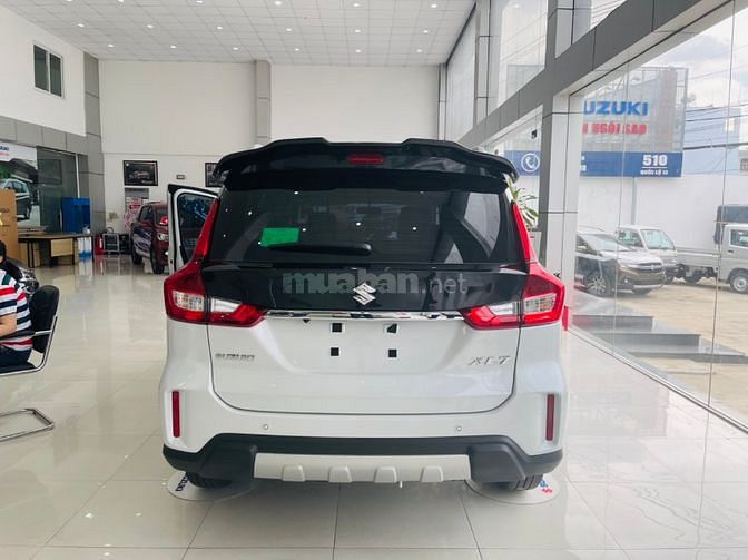 Suzuki XL7 2022 màu trắng giao ngay giảm khủng