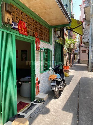 Nhà bán cấp 4 chính chủ cách MT 1 căn. Tiện xây mới