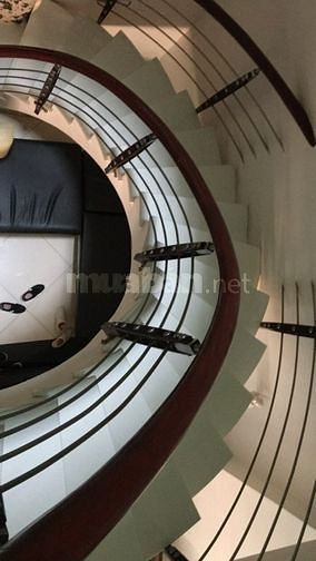 Bán nhà hẻm 242 Nguyễn Thiện Thuật, Phường 3, Quận 3, xe hơi đậu sân