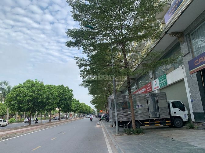 Cần bán gấp nhà lô góc phố Nguyễn Chí Thanh, phân lô kinh doanh tốt. 