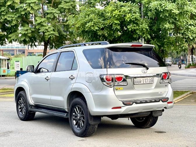 CẦN BÁN GẤP CHIẾC FORTUNER 2.7V AT 2016 SIÊU ĐẸP.
