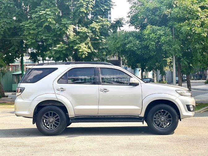 CẦN BÁN GẤP CHIẾC FORTUNER 2.7V AT 2016 SIÊU ĐẸP.