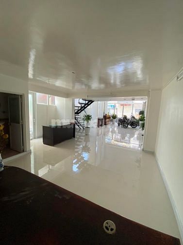 Nhà Măt Tiền, Nguyễn Tiểu La,dt: 70 m2, giá 21,5 tỷ,Phường 8, Quận 10.