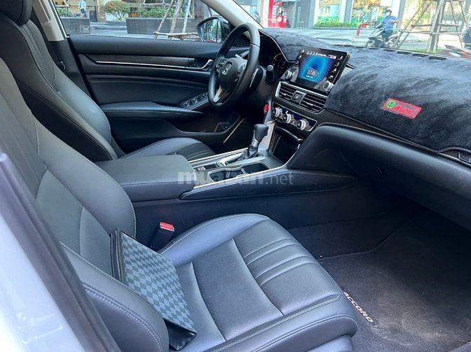 Bán xe New Honda Accord Sensing SX 2022 màu trắng nhập Thái