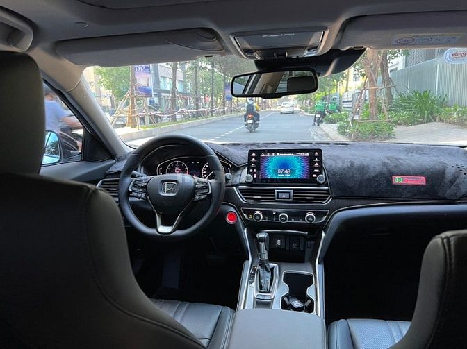 Bán xe New Honda Accord Sensing SX 2022 màu trắng nhập Thái