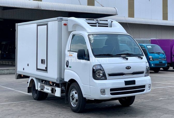 Xe tải Kia K250 tải trọng 2.4 tấn thùng dài 3.5m động cơ Hyundai 2022