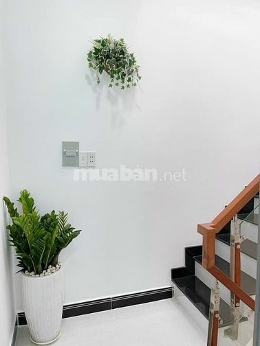 Bán căn nhà đường Cách Mạng Tháng 8, Quận 10, vị trí đẹp, giá tốt