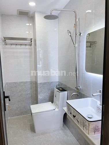 Bán căn nhà đường Cách Mạng Tháng 8, Quận 10, vị trí đẹp, giá tốt