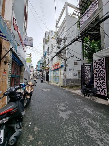 Bán nhà 3 mặt tiền hẻm xe hơi Nguyễn Đình Chiểu, P. 3, Q. Phú Nhuận