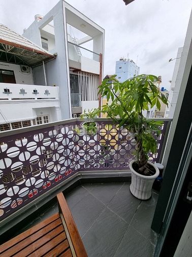 Bán nhà 3 mặt tiền hẻm xe hơi Nguyễn Đình Chiểu, P. 3, Q. Phú Nhuận