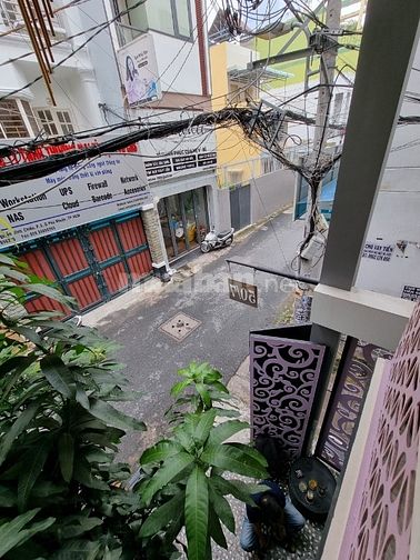Bán nhà 3 mặt tiền hẻm xe hơi Nguyễn Đình Chiểu, P. 3, Q. Phú Nhuận