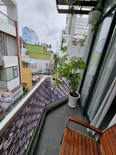 Bán nhà 3 mặt tiền hẻm xe hơi Nguyễn Đình Chiểu, P. 3, Q. Phú Nhuận