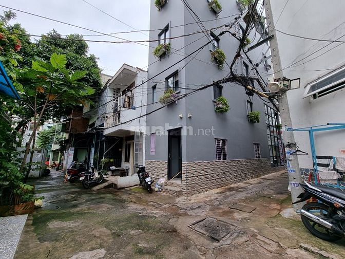 Bán nhà 3 mặt tiền hẻm xe hơi Nguyễn Đình Chiểu, P. 3, Q. Phú Nhuận