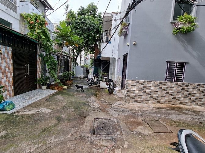 Bán nhà 3 mặt tiền hẻm xe hơi Nguyễn Đình Chiểu, P. 3, Q. Phú Nhuận