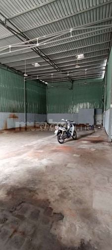 Cho thuê nhà kho/xưởng/chành 160/240/350m² xe container khu Bình Phú