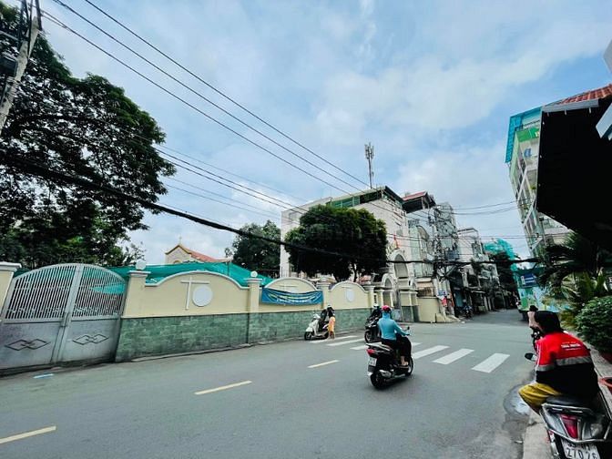 Lô góc 2MT Bành Văn Trân, Cách Mạng Tháng 8, 6x20m, phạm Văn Hai